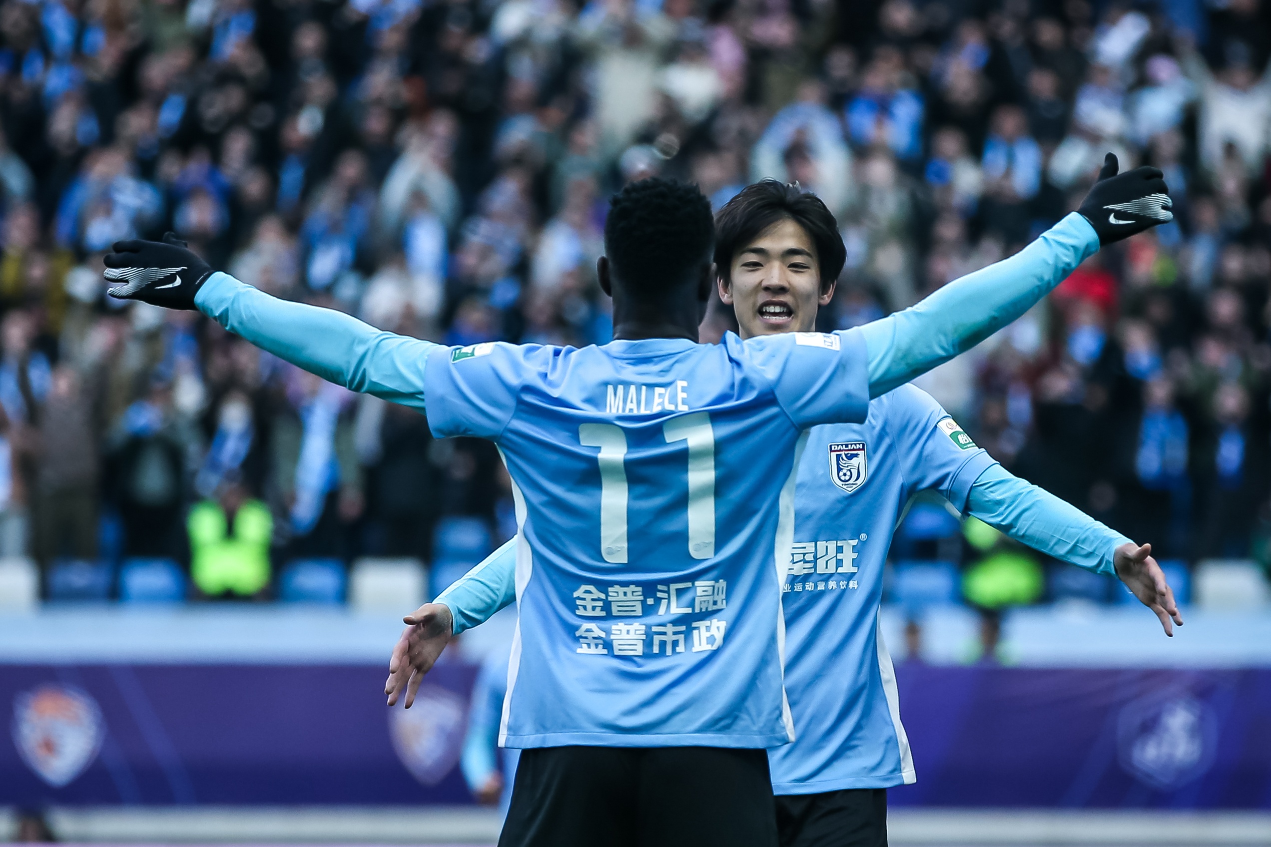 青春風(fēng)暴刮起來(lái)！19歲朱鵬宇&18歲王鈺棟處子球 19歲李新翔1射2傳